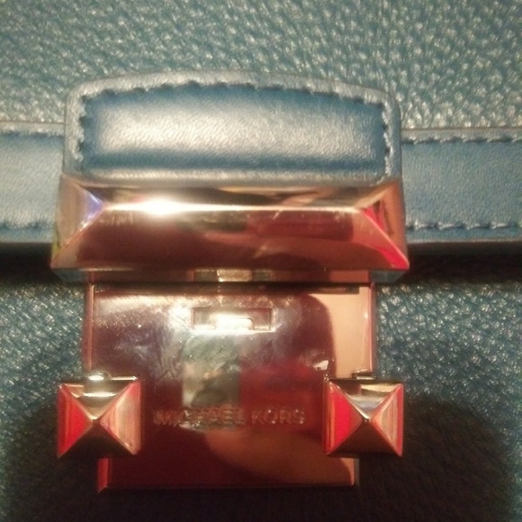 Blue Michael Kors mini suitcase crossbody - Picture 2 of 8